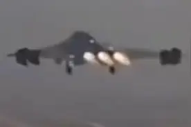 我有，你没有！美媒：歼-36战斗轰炸机第2次试飞，是中国“炫富”图片