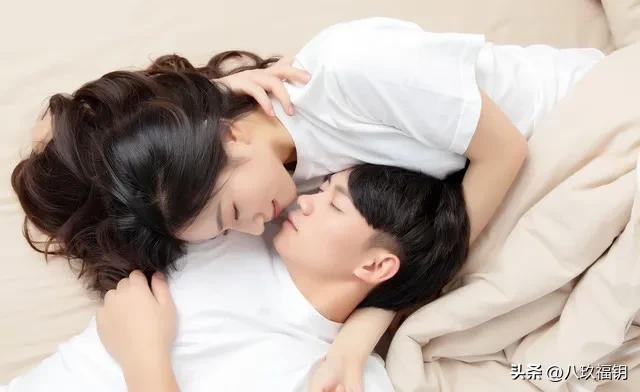 两性交往，要想刺激女人的荷尔蒙，只需记住这六点绝对让她上头