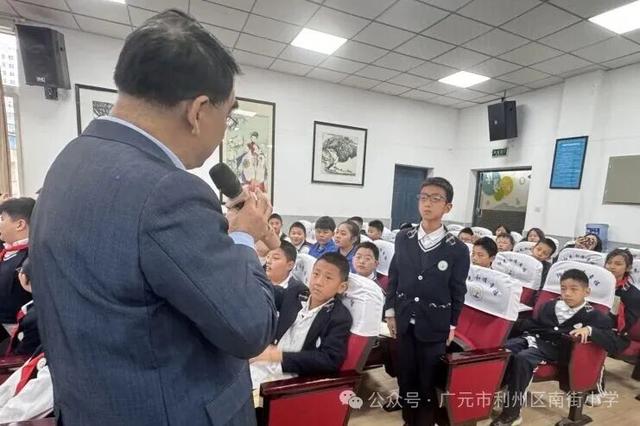 中国科学院老科学家科普演讲团走进利州区南街小学