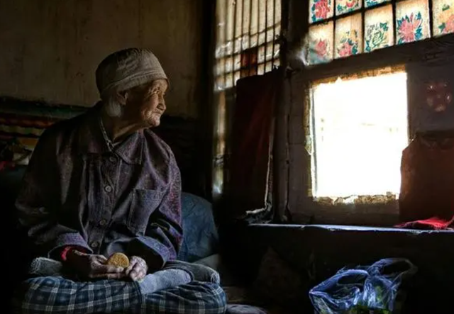 为什么说：老人过世一年内，子女别做“四件事”？究竟哪4件事？