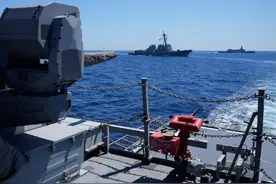 解放军回击美日菲南海“秀肌肉”，黄岩岛上空，轰-6挂弹巡航图片