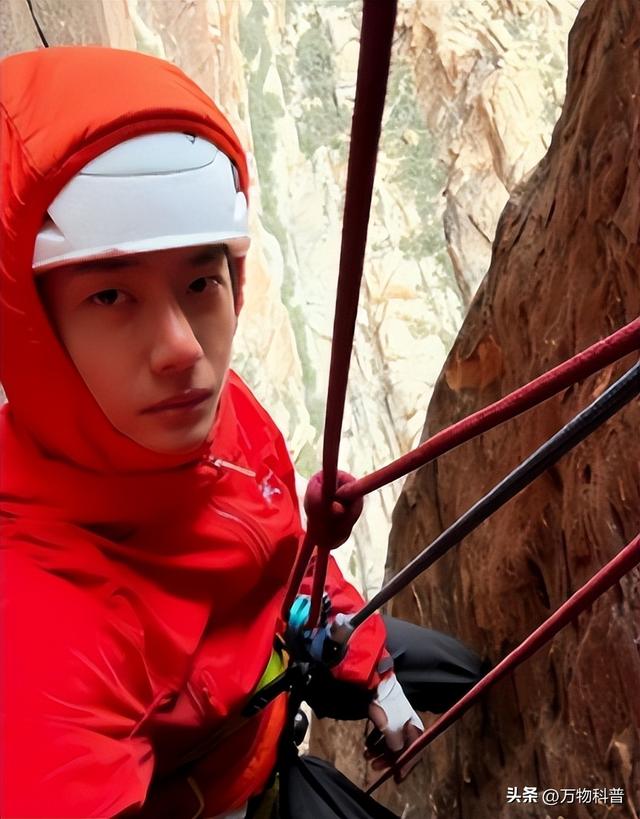 钱再多有什么用？28岁王一博手滑坠海，才懂陈道明那番话的含金量