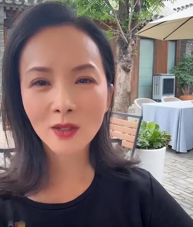 吃里扒外！定居美国13年，回国捞金惨遭“驱逐”，52岁活成了笑话