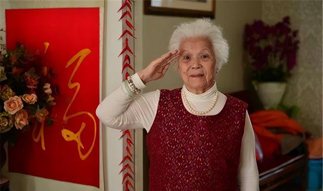 她是副总理之女，联系父亲生前好友却遭嫌弃，苦笑：他们都讨厌我