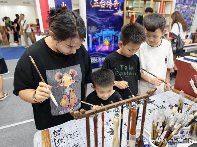 太原市民热情逛展 带火周末“文博游”