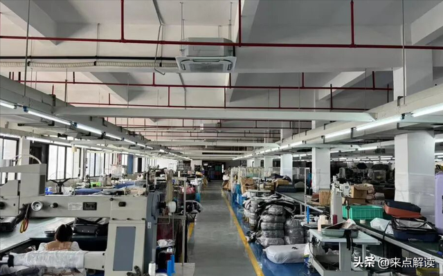 平湖箱包破局：00后弃白牌做高端，拼多多黑标带飞业绩