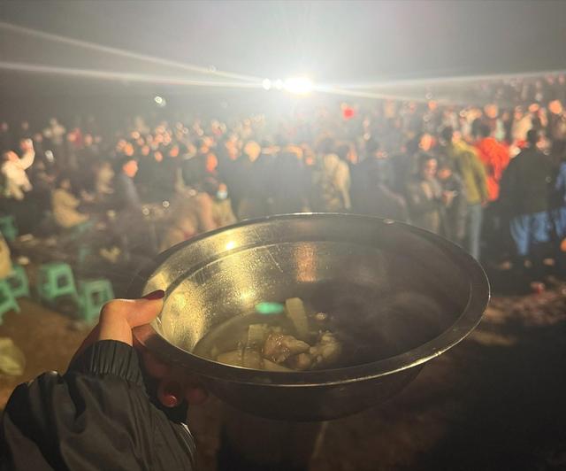 呆呆妹也没想到，杀猪宴收官才1天， 一家人就走上了大衣哥的老路