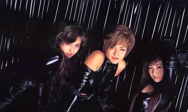 53岁藤原纪香：曾跟郭富城热恋，身姿丰满，成熟富有魅力