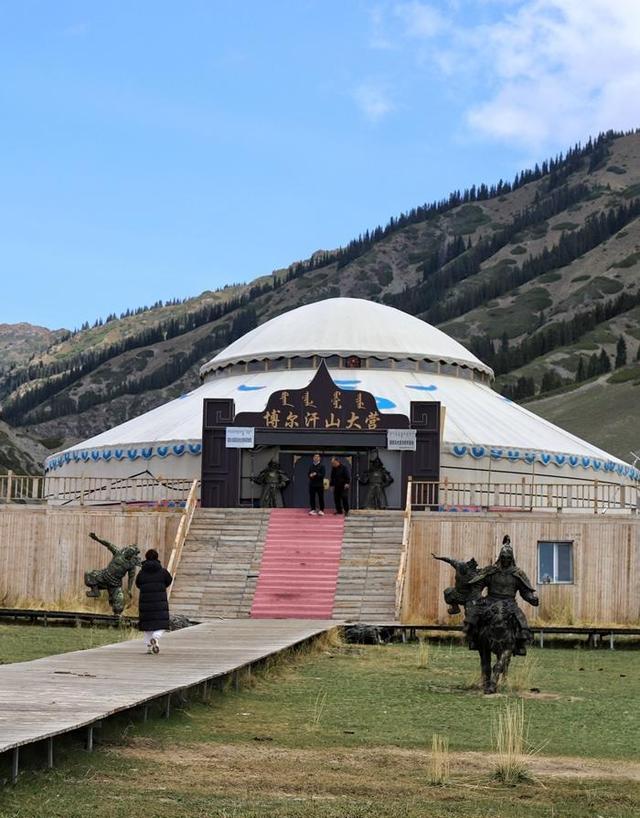 游新疆净海赛里木湖