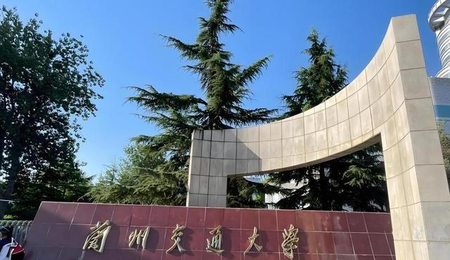 甘肃最好的4所大学，兰大稳居第一，西北师大第二，第三名有争议