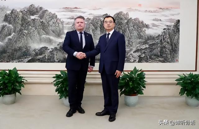 乌克兰派人访华，一开口不提俄乌，反倒说了我们最在意的事