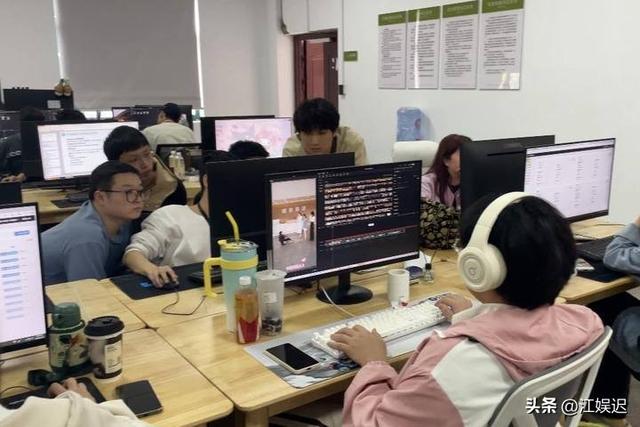 拍短剧这么赚？闲置地建基地赚 20 亿，带动周边生意，普通人也沾光