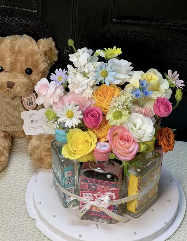 情侣约会还能玩什么？果立方花束、野外露营热度飙升！