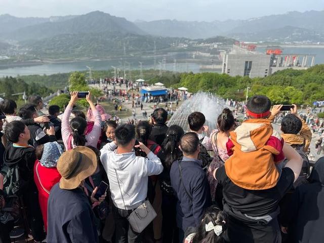 三峡大坝 “账本” 曝光：运行了 20 余年，2500 亿投入如今回本了吗？