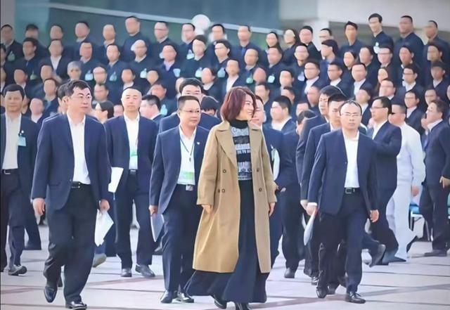 董明珠卸任仅1天，令人担心的事发生	，王自如的话终于有人信了