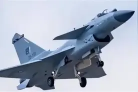 印被中式武器打服，解放军发布歼10C大片，绿媒点赞，民进党沉默图片