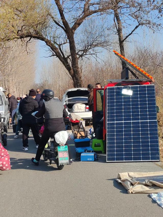 记录德州：岔河河堤上的大集，人山人海，异常热闹