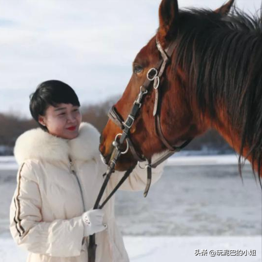47岁贺娇龙去世！同学曝抢救过程，网友提醒成真，此前疑早有征兆
