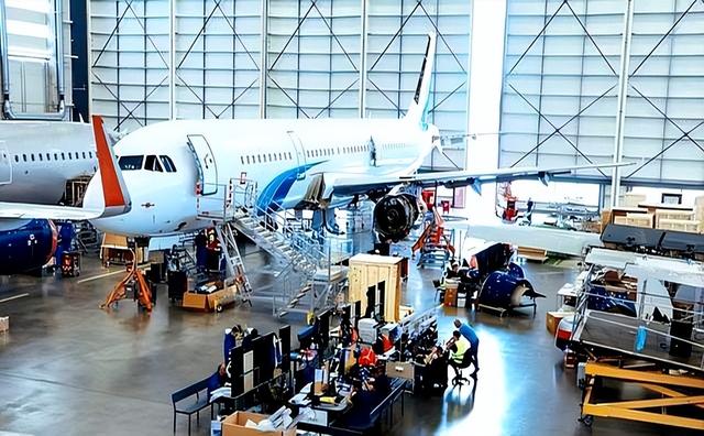 你以为航空公司靠机票赚钱？其实机票只是零头，真正的暴利揭晓