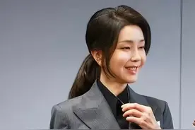 金建希是韩国新世纪最年轻的总统夫人，53岁依旧宛如少女楚楚动人图片