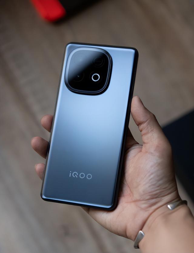 iQOO 10 系列还值得入手吗？深度剖析助你做决定
