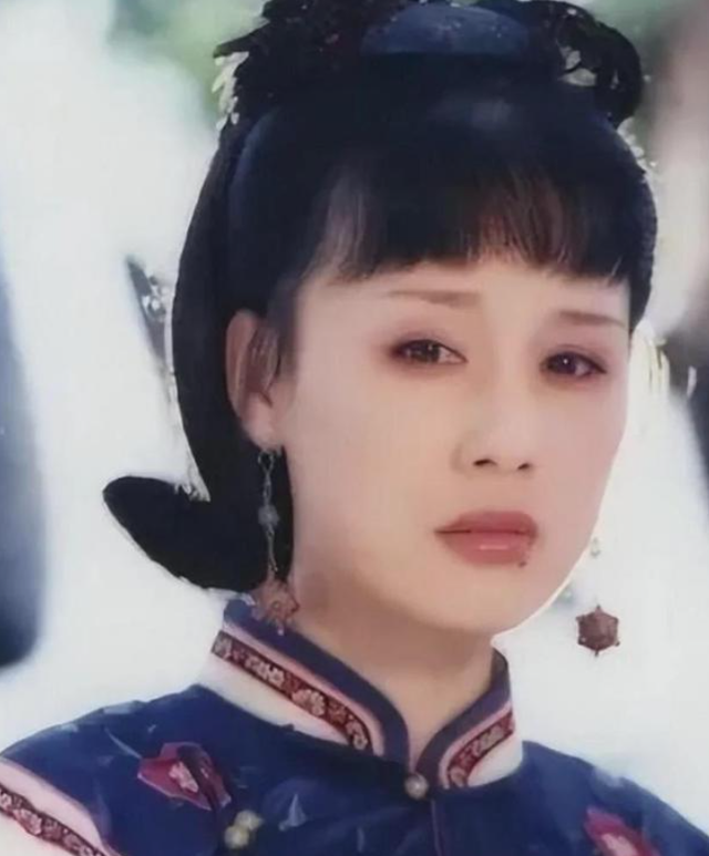 她长得太美被导演“据为己有”，同居27年没证没娃，63岁不治身亡