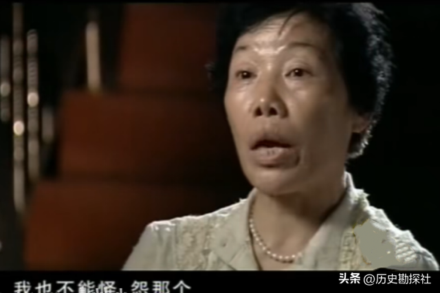 戴笠孙女戴眉曼有多美？长相甜美打扮时髦，与母分别四十年才重逢