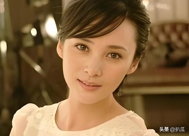 被丈夫出轨8次，被闺蜜无情背叛，43岁抑郁后在家中烧炭自尽