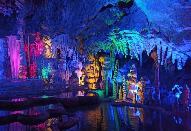 武汉人，去了房县跟竹山两县，直言不讳：房县跟竹山天差地别