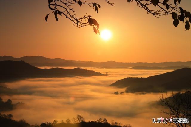 华亭：关山起云海 霞光耀华亭