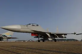 歼-16战机超过400架，完美超过F-15，空军战略水平有重大提高图片