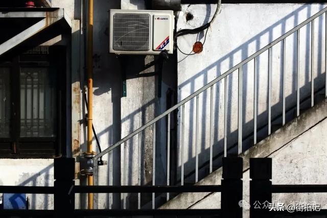 这条河边老街的“慢生活”：他们沿用数十年前的方式，一晃半生