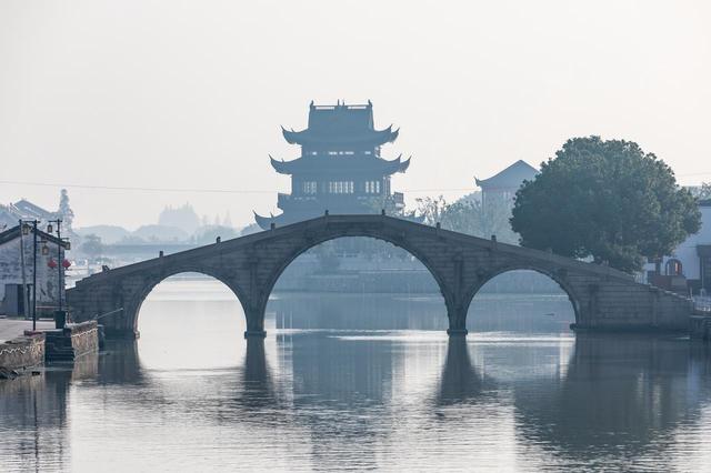 在这座太湖畔的浙北小城，我能不重样的吃上一整天