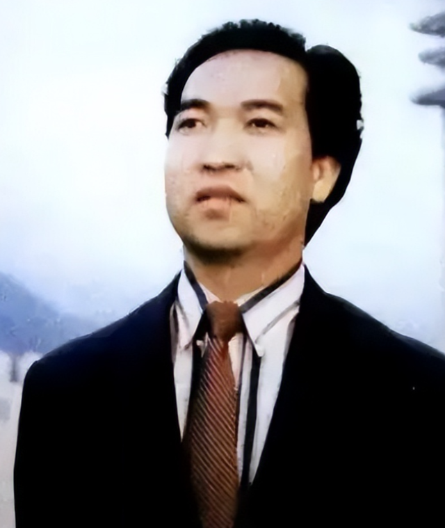 放弃亿万财产，抛弃中国国籍跑去英国捡垃圾，20年后成为国民英雄