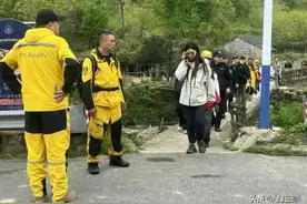 炸裂三观！与异性爬山失联的妻子已找到，救援画面曝光 网友炸锅图片
