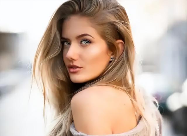 德国美女来中国旅游前备满干粮，落地北京后愣住