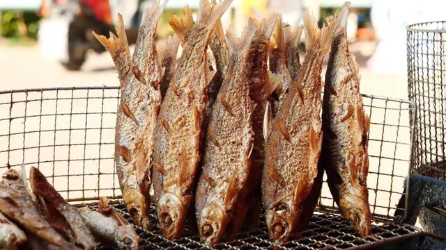 探寻花江峡谷大桥桥下的特色美食