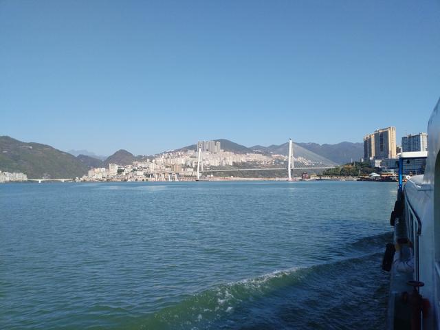 鄂渝行第四天（上）：小红船换小白船，从巫山到巴东