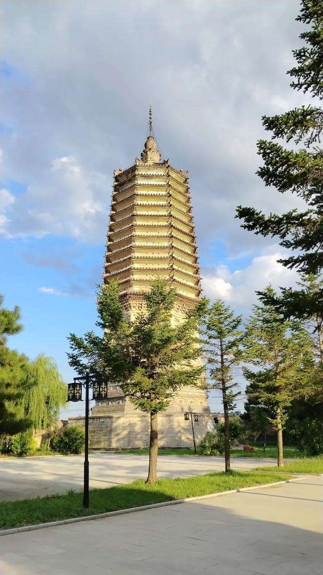 夕阳中的广宁城