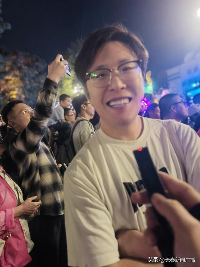 国潮花车巡游： 流动舞台演绎城市故事