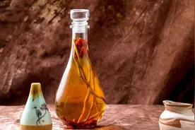 酒放得越久越好？过了保质期的酒还能喝？别大意，80%的人没猜对图片