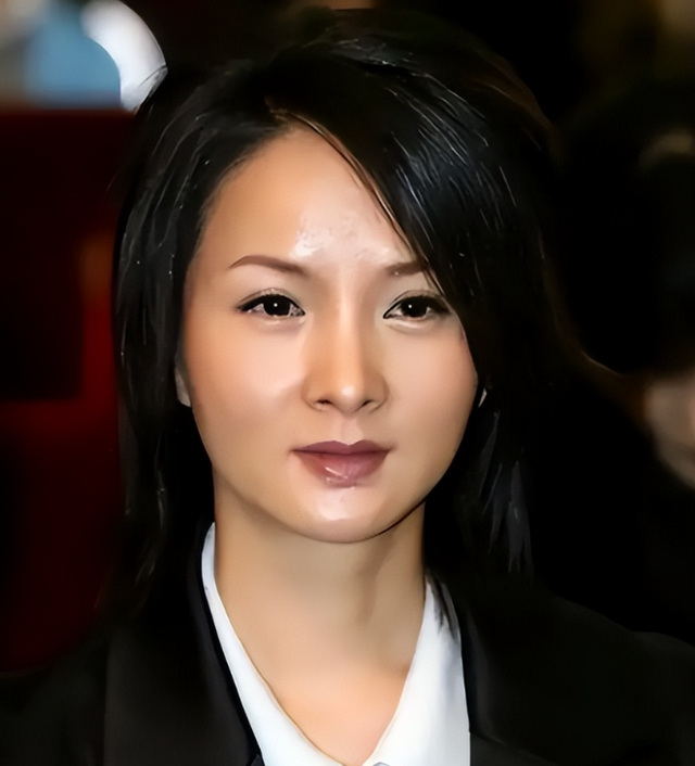 吃里扒外！定居美国13年，回国捞金惨遭“驱逐”，52岁活成了笑话