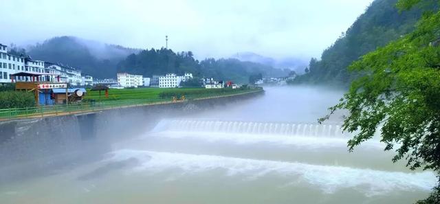 金秋限定！解锁“稻浪翻涌”的简池李塘！