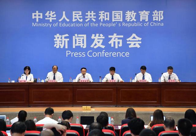 教育部动真格了。新规明确：小学一至六年级，全面取消跨校联考…