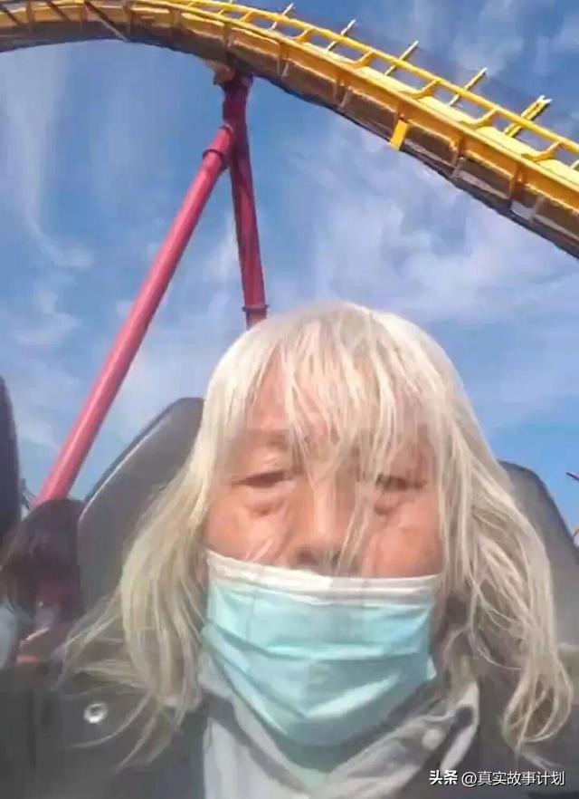 一天43次过山车，沉迷欢乐谷的老人们