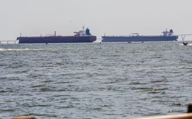 特朗普下令，连扣三艘油轮，不到48小时，中方甩国际法硬刚！