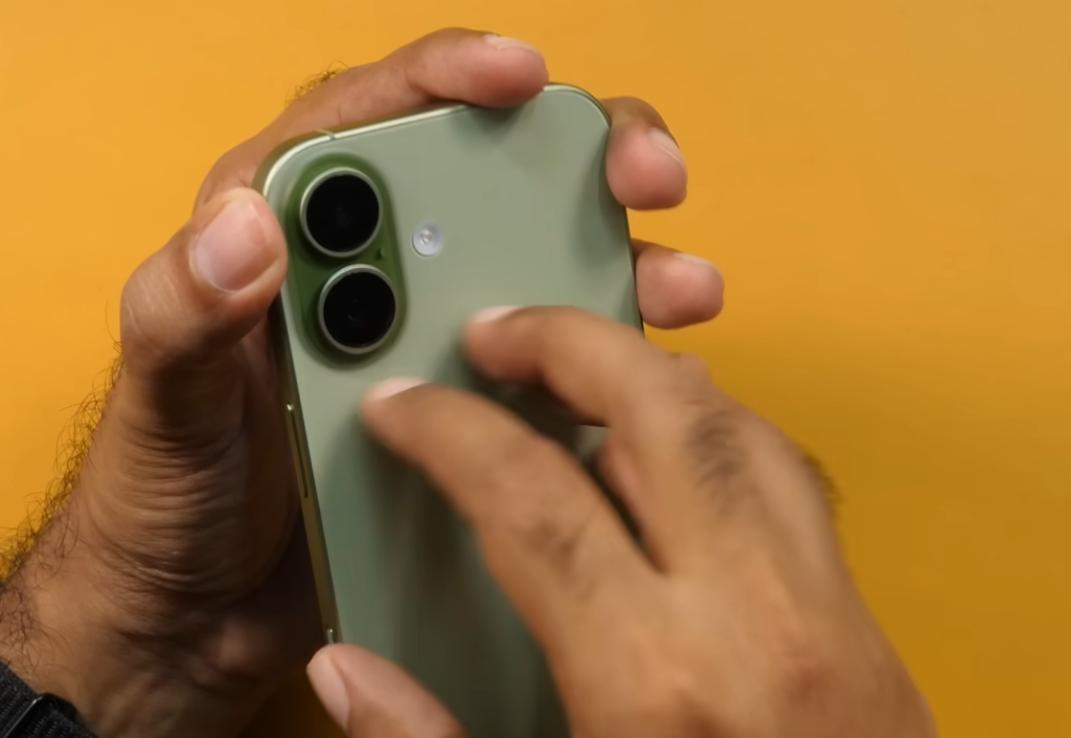 苹果17_iPhone 17评测 标准版高刷屏体验 _ iPhone 17性能发热情况分析