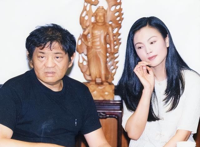 没女人吃不下饭？台湾丑男富豪花20亿泡妞	，64岁惨死无人问津