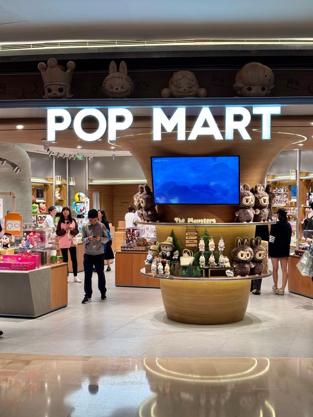 股价跌超5%，泡泡玛特回应直播事故：在调查中，不会开除涉事员工