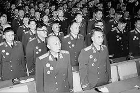 朱德位列十大元帅之首，授衔编号为何却是“004”，前3位又是谁？图片